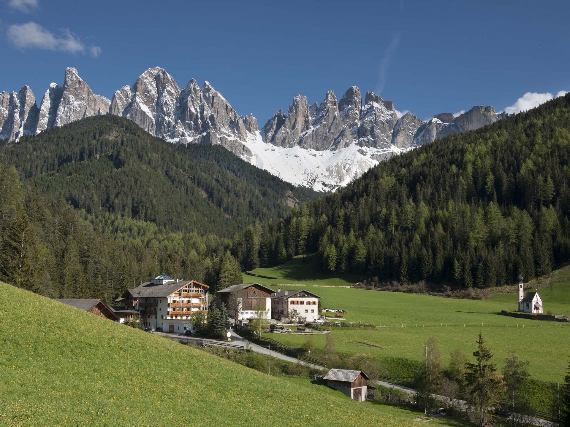 Funes, un rifugio tra le Dolomiti.